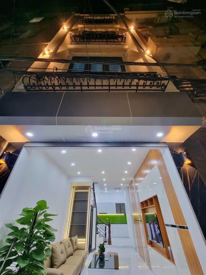 Bán nhà tại nguyễn trãi. dân cư qua lại đông. bán hàng tiện. ô tô đến cổng. 40m2 * 5 tầng. 8,2 tỷ
