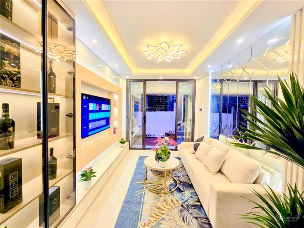 Hiếm! đại mỗ. nhà chủ trẻ tự xây để ở, rất đẹp. cách ô tô 15 mét. chỉ hơn 5 tỷ
