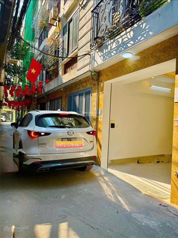 Chủ chuyển nhà lớn  bán nhà mễ trì  ô tô đỗ cổng  nội thất xịn ở luôn. chỉ nhỉnh 7 tỷ