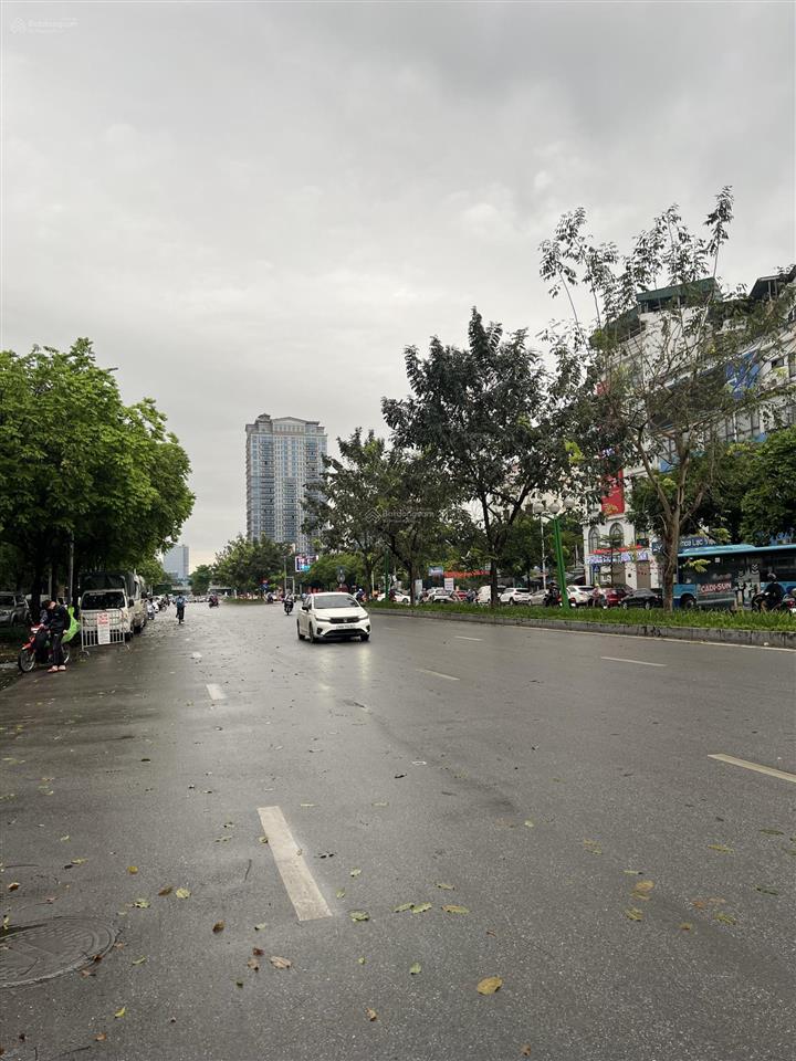 Bán đất mặt phố nguyễn văn huyên, gần cầu giấy, vị trí vàng, giá cực tốt, xây toà nhà tuyệt vời!