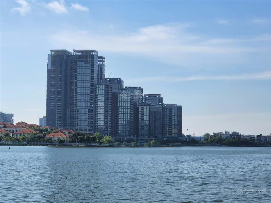 Bán tòa khách sạn 4* mặt phố quảng an, tây hồ, lô góc mặt hồ, 376m2, 630 tỷ