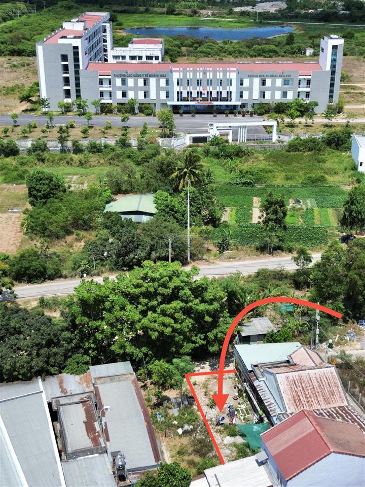 Bán đất vĩnh ngọc cách biển chỉ 4km. đường oto 5m đối diện trường cđ y tế khánh hoà