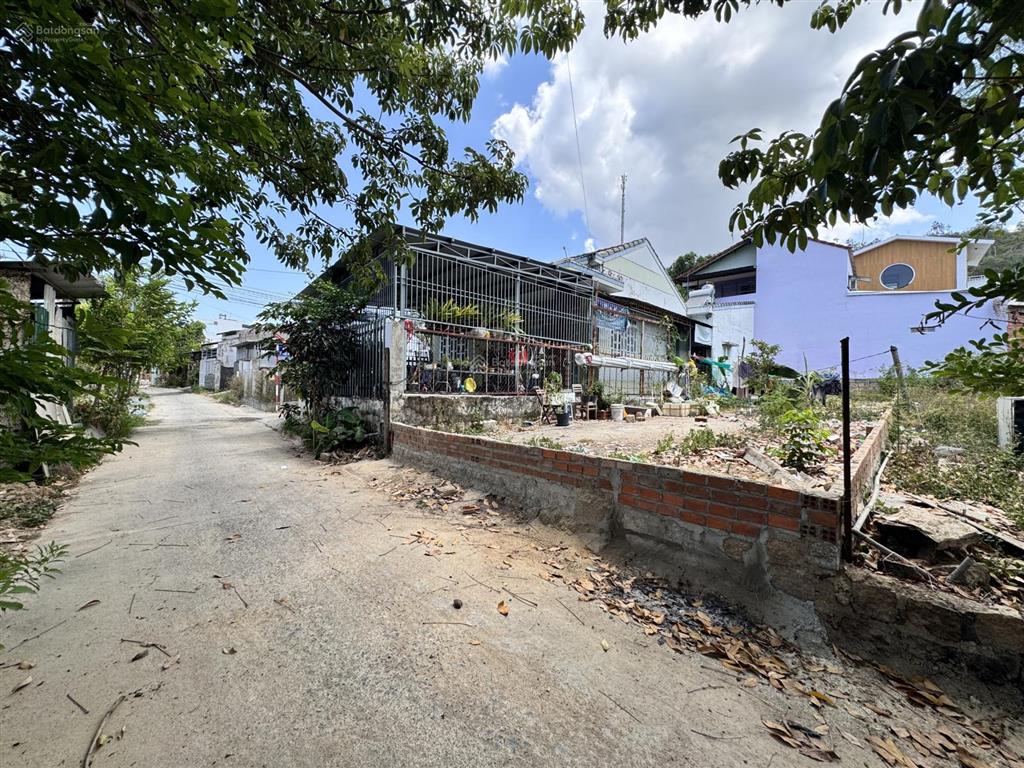 Bán đất vĩnh ngọc cách biển chỉ 4km. đường oto 5m đối diện trường cđ y tế khánh hoà