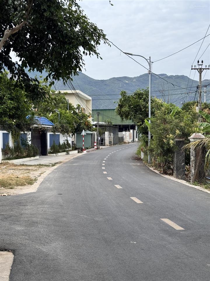 Đất đường huỳnh thúc kháng đông dinh diên toàn cách đường võ nguyên giáp chỉ 50m