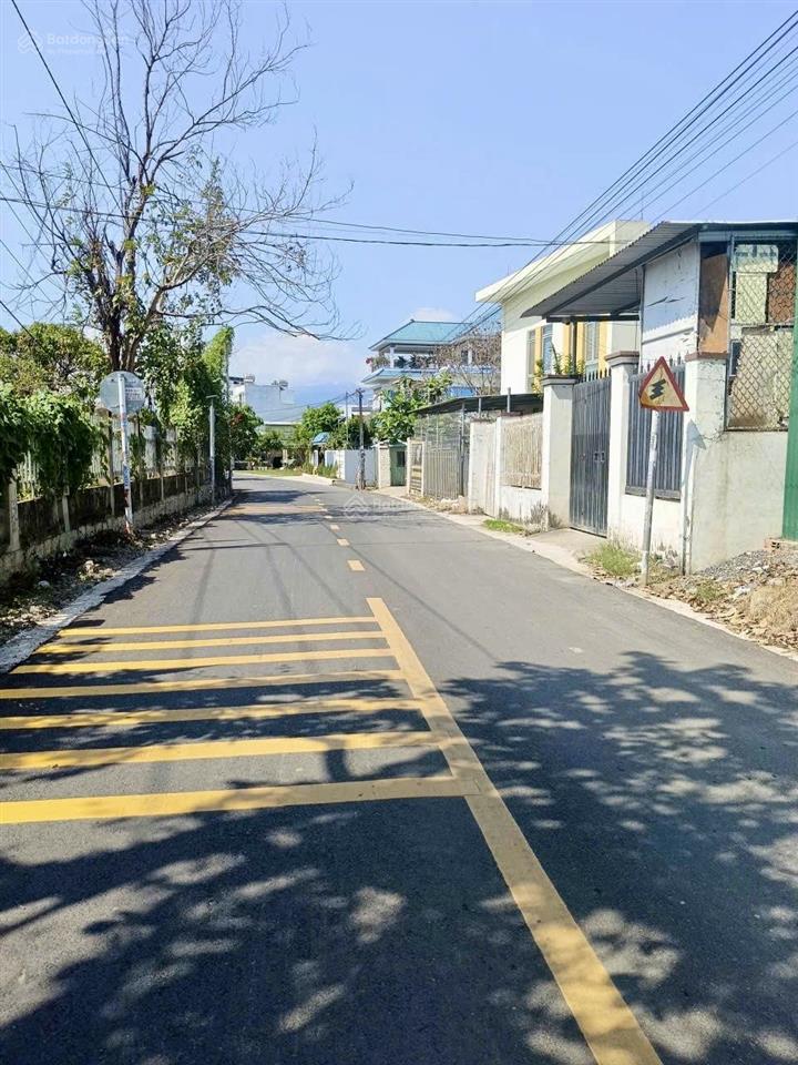 Đất đường huỳnh thúc kháng đông dinh diên toàn cách đường võ nguyên giáp chỉ 50m