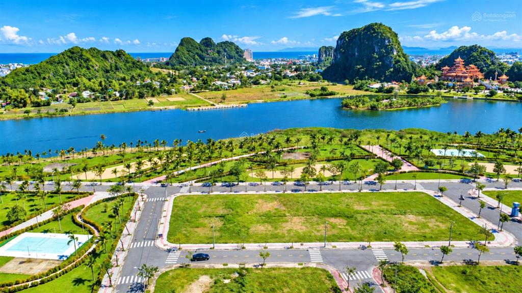 Đầm sen giá sụp chỉ 4.250 tỷ ngay cạnh công viên