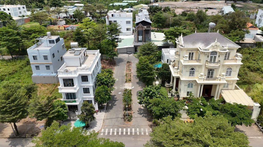 kẹt tiền bán gấp biệt thự ở hẻm 68, Bưng Ông Thoàn, giá 17,6 tỷ