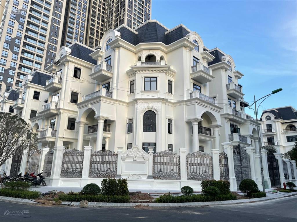 Chủ nhà tin tưởng gửi bán gấp siêu phẩm biệt thự the zei dt 267m2, giá rất tốt.  0986 270 ***