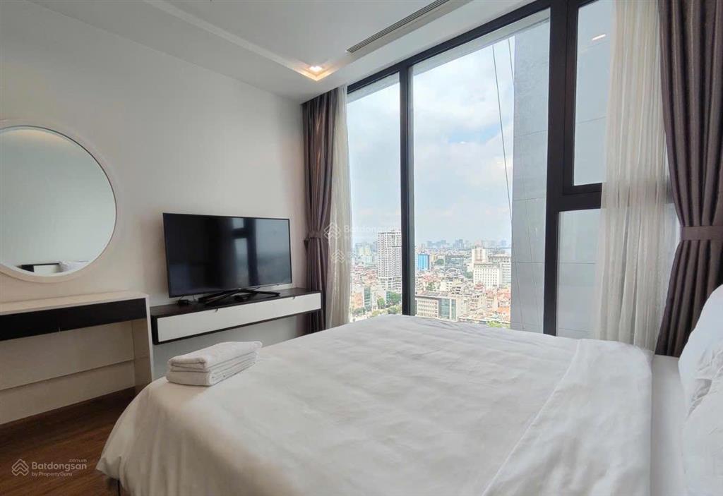 Chính chủ gửi bán căn 2n metropolis liễu giai nhà đẹp view hồ tây giá tốt dự án.  0986 270 ***