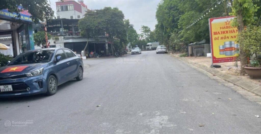 Bán đất ngay hồ giang biên, long biên. đường 6m ô tô vào nhà. thông các ngả, diện tích 112, có sổ
