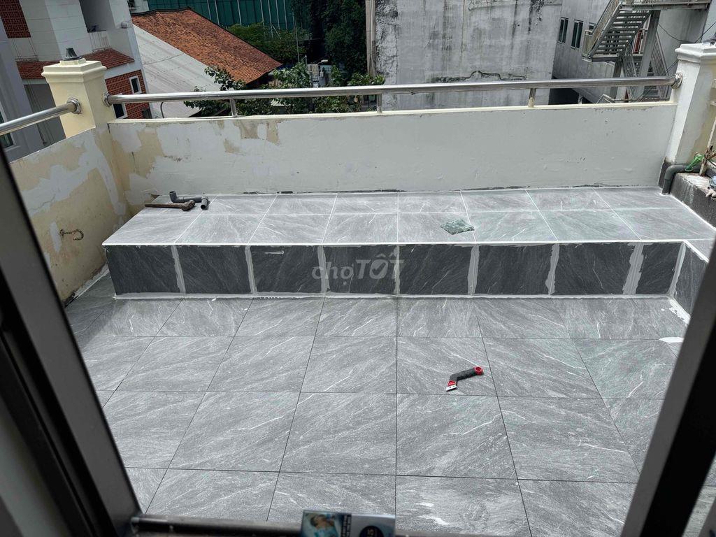 Cho thuê văn phòng 60m² có sân vườn, máy lạnh, vệ sinh riêng ngay HTV