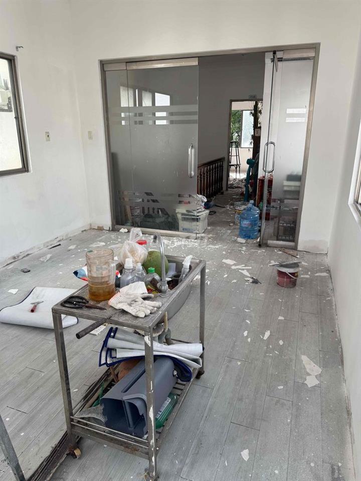 Cho thuê văn phòng 60m² có sân vườn, máy lạnh, vệ sinh riêng ngay HTV