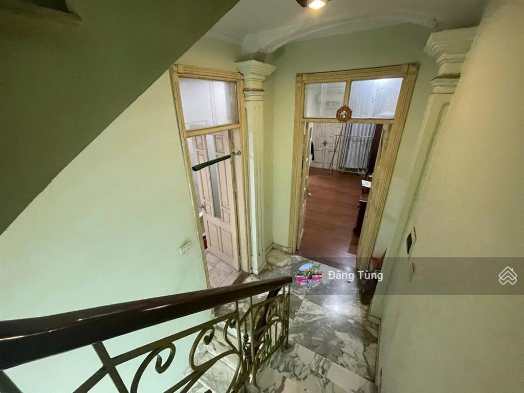 Bán nhà nguyễ phúc lai hoàng cầu ba bước ra hồ hoàng cầu, mặt đường ô tô tránh kinh doanh55m*6 t