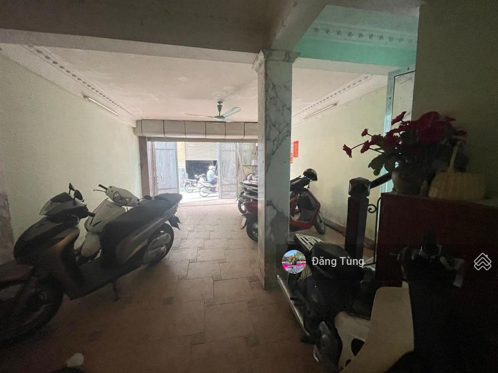 Bán nhà nguyễ phúc lai hoàng cầu ba bước ra hồ hoàng cầu, mặt đường ô tô tránh kinh doanh55m*6 t