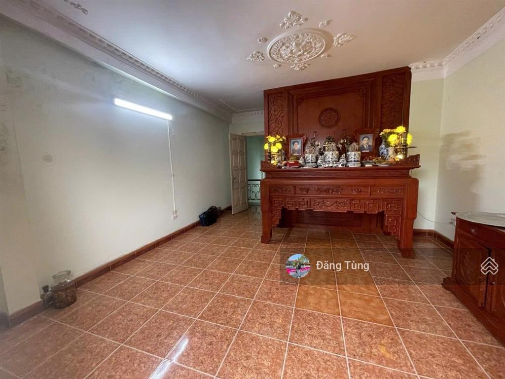 Bán nhà nguyễ phúc lai hoàng cầu ba bước ra hồ hoàng cầu, mặt đường ô tô tránh kinh doanh55m*6 t