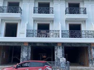 Cần bán nhà mặt tiền 1 trệt 3 lầu, view công viên, tiện ích
