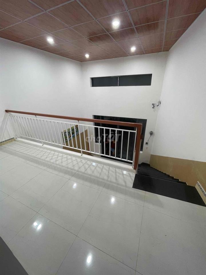 Cho thuê nhà gác lửng mới xây gần cầu vượt Hoà Cầm 4.5triệu