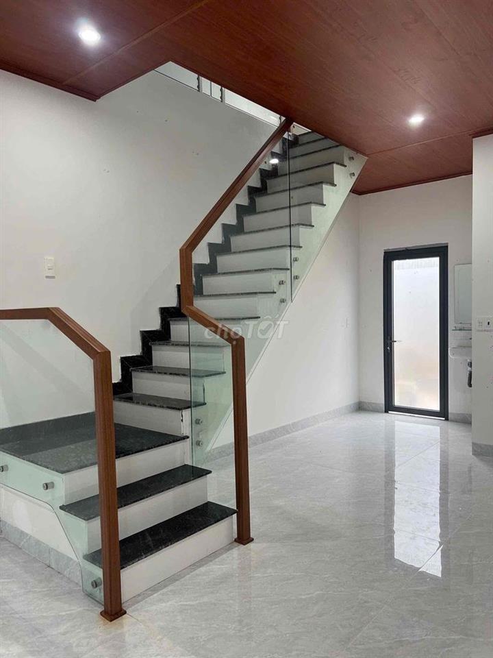 Cho thuê nhà 2 tầng mới xây đường 10m5 Bùi Tấn Diên 10triệu