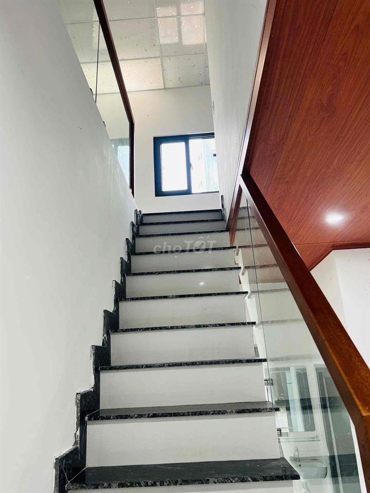 Cho thuê nhà 2 tầng mới xây đường 10m5 Bùi Tấn Diên 10triệu