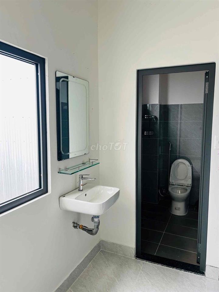 Cho thuê nhà 2 tầng mới xây đường 10m5 Bùi Tấn Diên 10triệu
