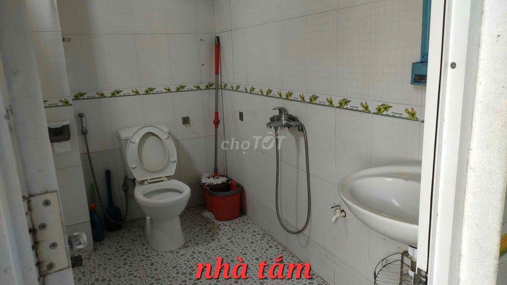 Cho thuê nhà gác lửng 90m2 MT Khái Đông 4 gần FPT giá 5triệu