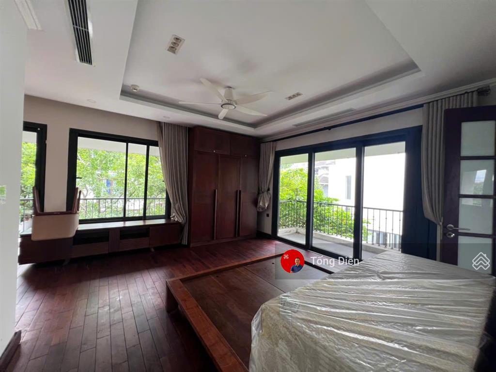 Tống diễn 0944 866 ***. cho thuê bt đơn lập ecopark, có hầm và thang máy