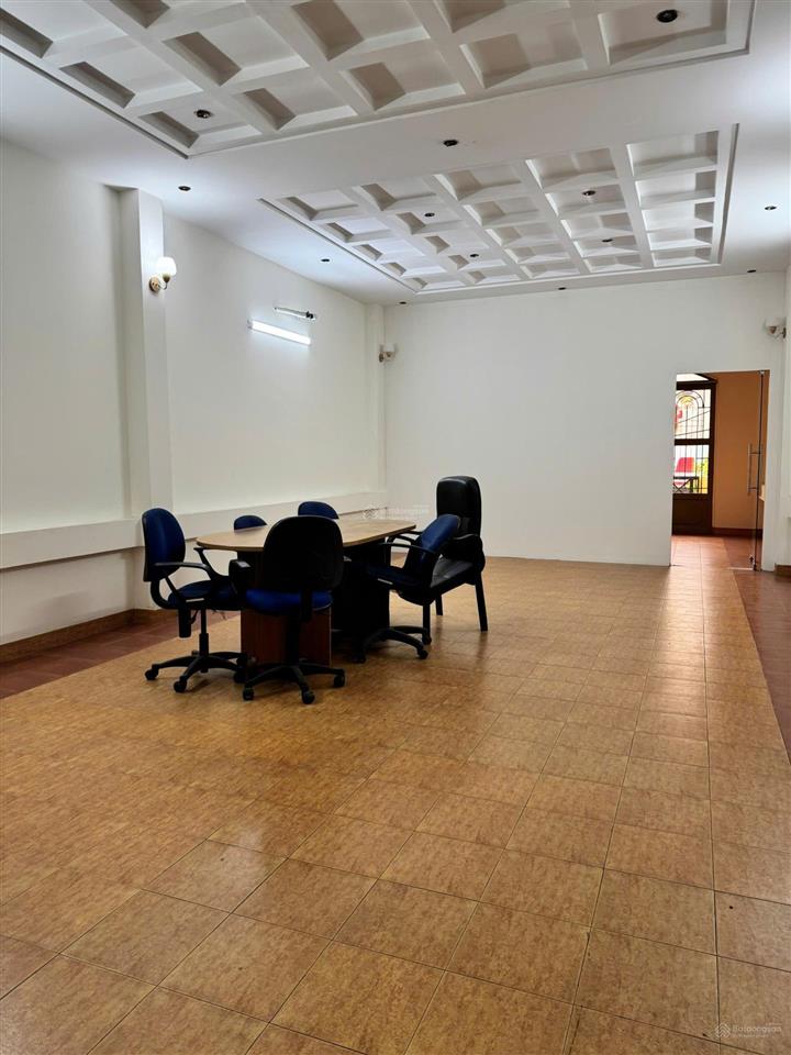 Cho thuê nhà lớn nguyên căn mt htp, 5x25m, tdt 400m2 1 trệt 3 lầu 1 st, 55tr/tháng,