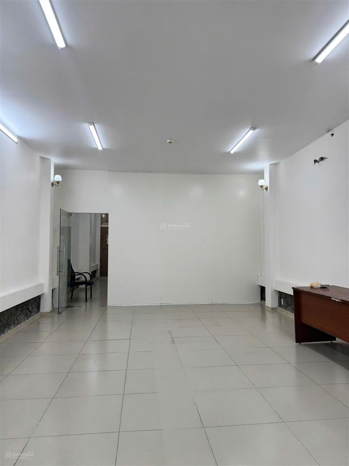 Cho thuê nhà lớn nguyên căn mt htp, 5x25m, tdt 400m2 1 trệt 3 lầu 1 st, 55tr/tháng,