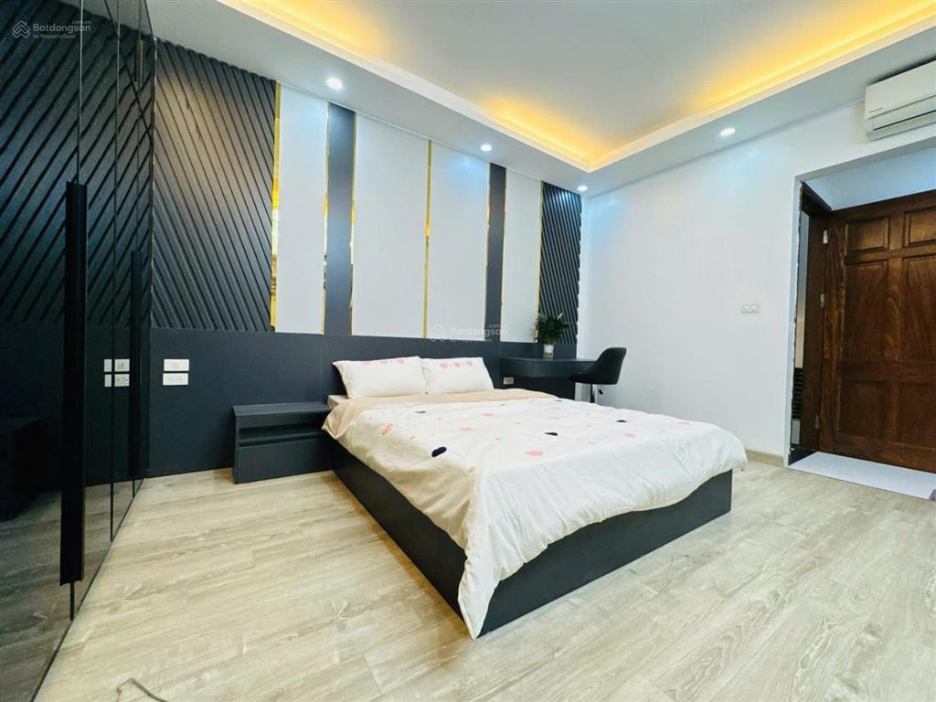 Hot! mặt ngõ nguyễn chánh, lô góc, ngõ ôtô thông, xe tải đỗ cửa, thang máy, bãi xe, full nt, 54m2