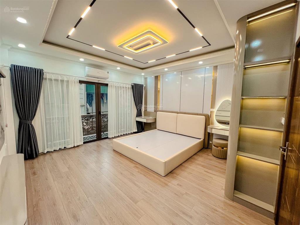 Bán nhà mới đẹp ô tô gần phố hoàng quốc việt, phạm văn đồng, lô góc, thang máy 42m2 x 6 tầng