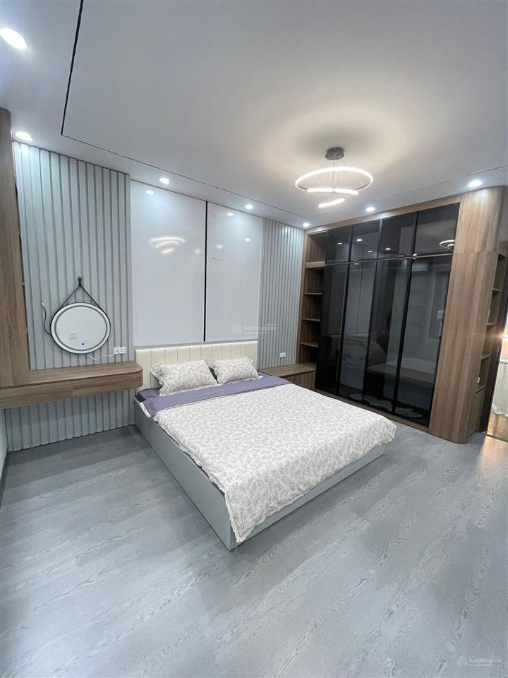 Bán nhà đẹp dân xây ô tô gần phố văn cao, liễu giai, dt 40m2x5tầng, tặng nội thất xịn về ở luôn
