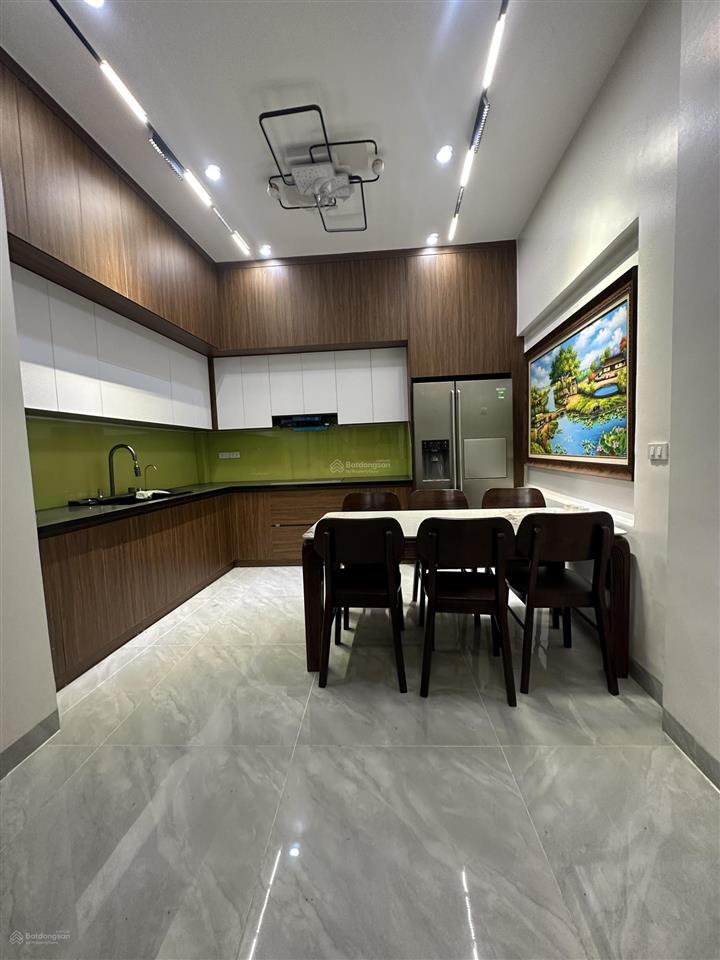 Bán nhà dân xây giá đầu tư gần phố trung kính, yên hoà dt sổ 66m2 x5t, cách phố vài bước chân
