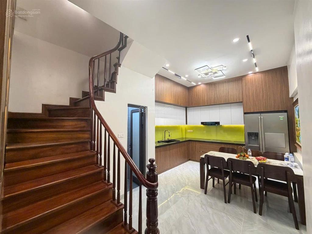 Bán nhà dân xây giá đầu tư gần phố trung kính, yên hoà dt sổ 66m2 x5t, cách phố vài bước chân