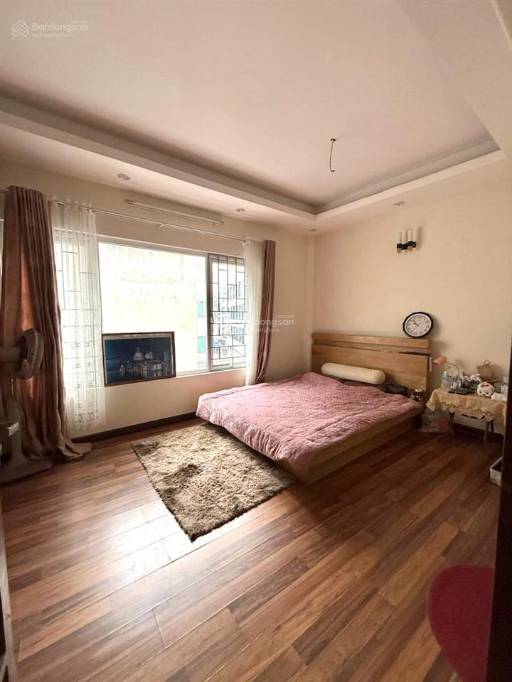 Bán nhà dân xây giá đầu tư gần phố trung kính, yên hoà dt sổ 66m2 x5t, cách phố vài bước chân