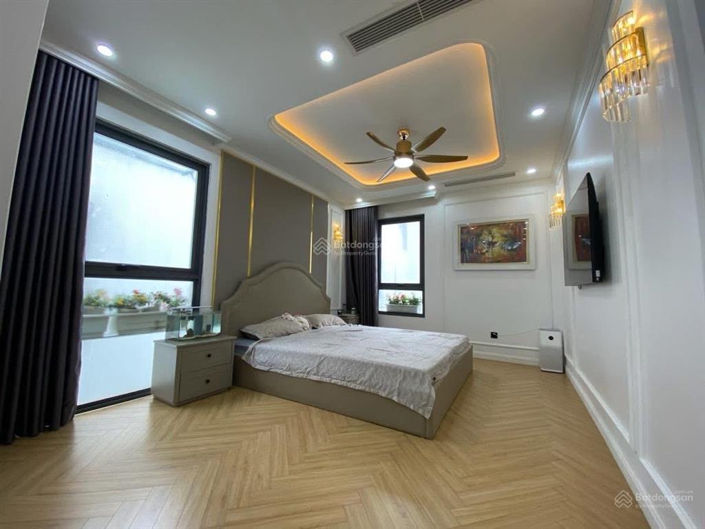 Bán nhà mới thang máy, ô tô phố nguyễn văn huyên gần dương quảng hàm 48m2x6t, gần trường đh