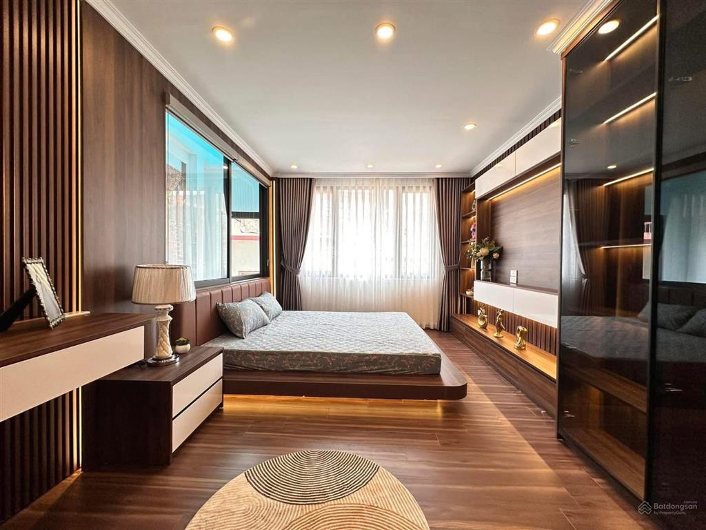 Bán nhà đẹp dân xây ô tô gần phố vĩnh phúc, hoàng hoa thám, dt 50m2 x 5t, full nội thất xịn