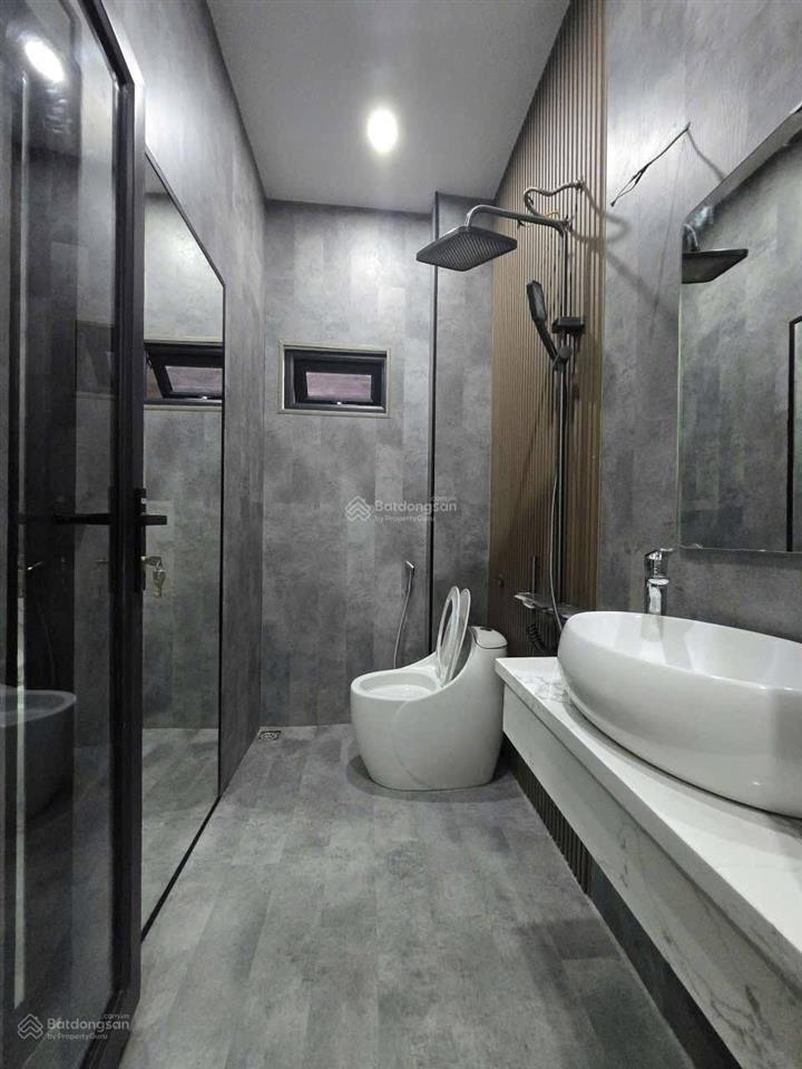 Bán nhà cầu giấy, dịch vọng gần nguyễn khang. nhà đẹp dân xây, ngõ rộng su cóc đến cửa. dt 40m2 x5t