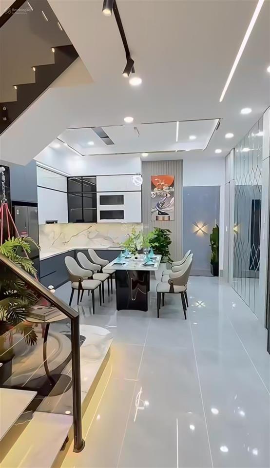 Bán nhà cầu giấy, dịch vọng gần nguyễn khang. nhà đẹp dân xây, ngõ rộng su cóc đến cửa. dt 40m2 x5t