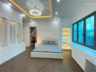 Bán nhà cầu giấy, dịch vọng gần nguyễn khang. nhà đẹp dân xây, ngõ rộng su cóc đến cửa. dt 40m2 x5t