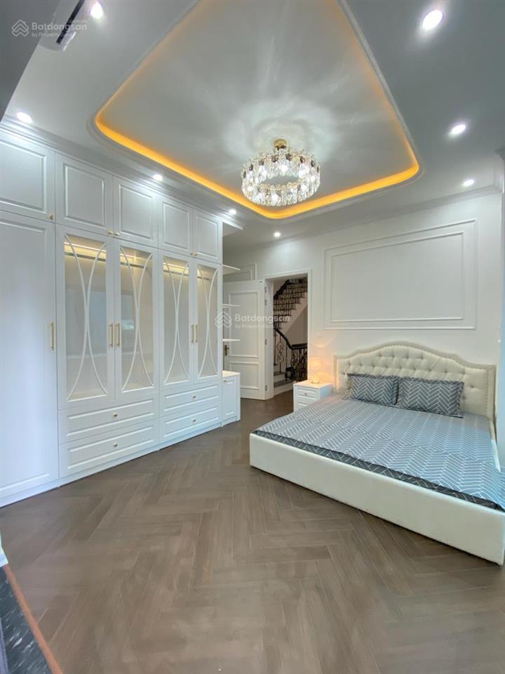 Bán nhà cầu giấy, dịch vọng gần nguyễn khang. nhà đẹp dân xây, ngõ rộng su cóc đến cửa. dt 40m2 x5t