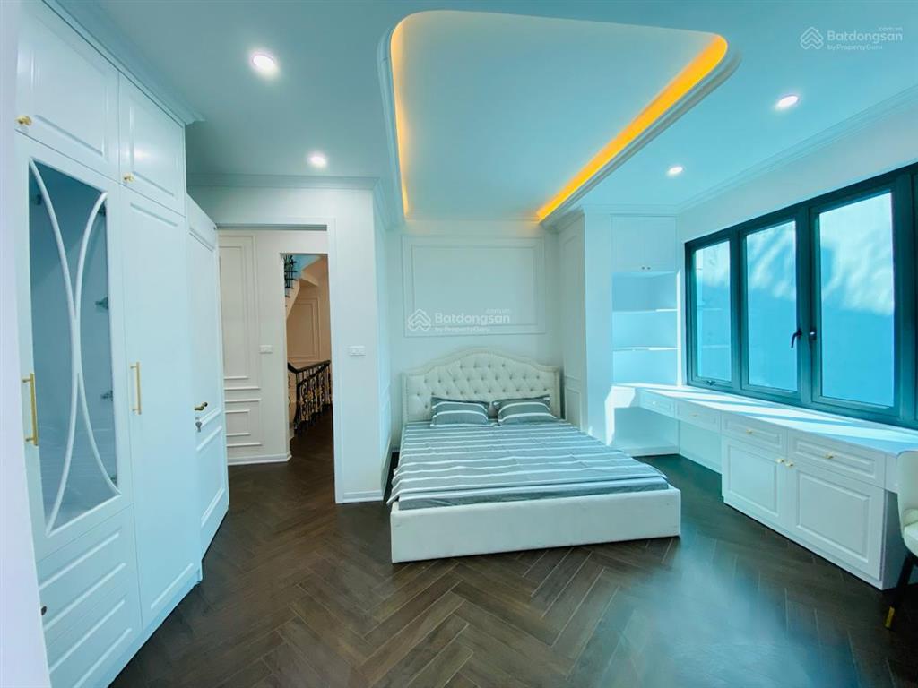 Bán nhà cầu giấy, dịch vọng gần nguyễn khang. nhà đẹp dân xây, ngõ rộng su cóc đến cửa. dt 40m2 x5t