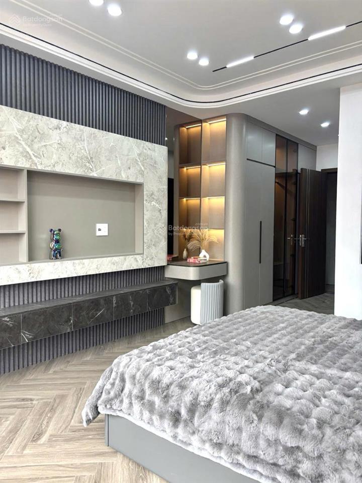 Qh ổn định! p. thuỵ khuê, thang máy, ô tô đỗ gần, view hồ, 2 thoáng, đập hộp nt, sổ cc, 39m2*6t