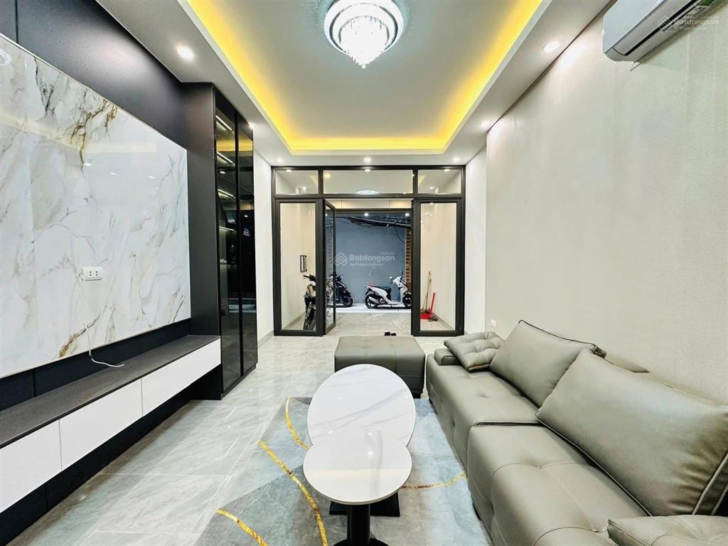 Bán nhà dân xây ô tô gần phố hoàng quốc việt, phạm văn đồng, lô góc 45m2x5 tầng giá 8.8 tỷ