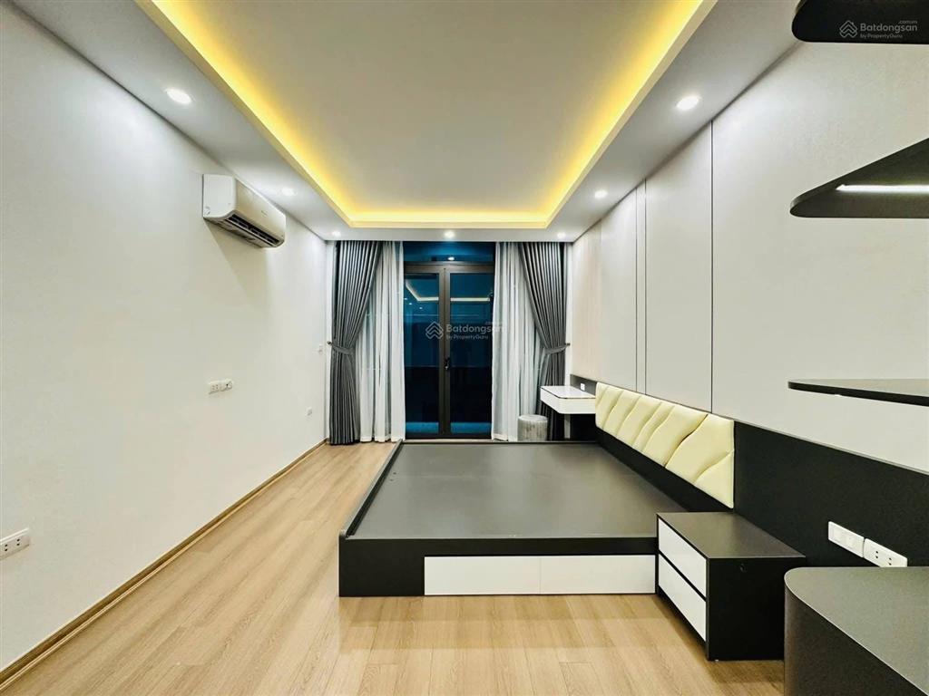 Bán nhà dân xây ô tô gần phố hoàng quốc việt, phạm văn đồng, lô góc 45m2x5 tầng giá 8.8 tỷ
