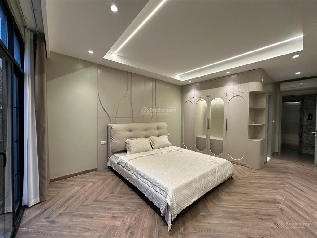 Bán nhà gần phố hạ yên quyết, yên hoà giá đầu tư dt sổ 66m2 x5tầng giá chào 12.8 tỷ, nhà dân xây