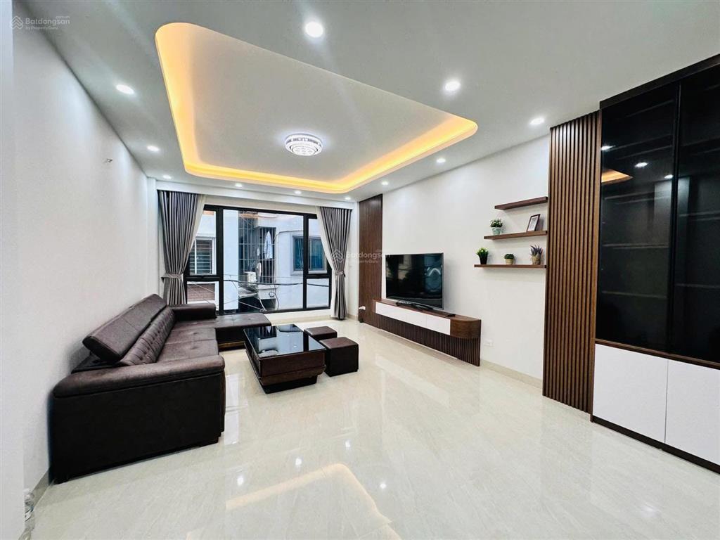 Lô góc hoàng quốc việt  phạm văn đồng, thang máy, sổ phân lô, 7 chỗ đỗ cổng, không qh, 45m2*6t