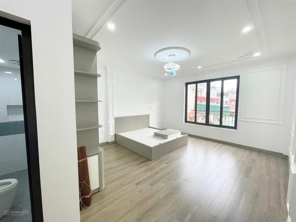 Lô góc hoàng quốc việt  phạm văn đồng, thang máy, sổ phân lô, 7 chỗ đỗ cổng, không qh, 45m2*6t