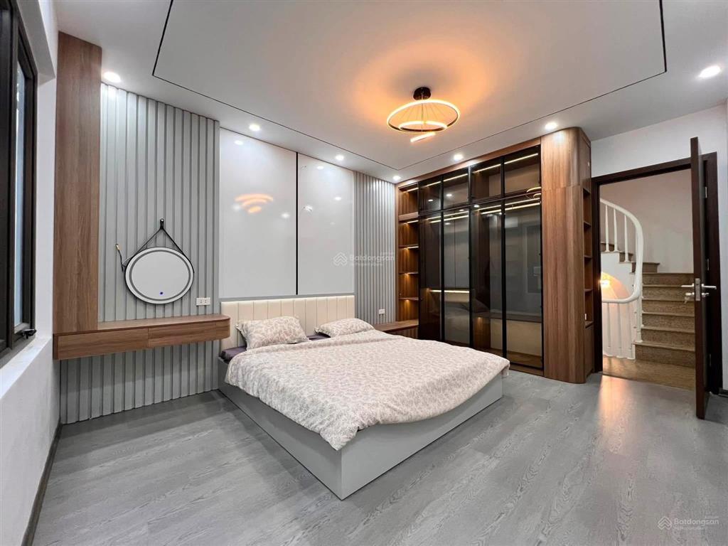 Bán nhà cầu giấy giá đầu tư chỉ nhỉnh 8 tỷ, sổ vuông 48m x 5 tầng, 2 thoáng, ngõ thông cách phố 10m
