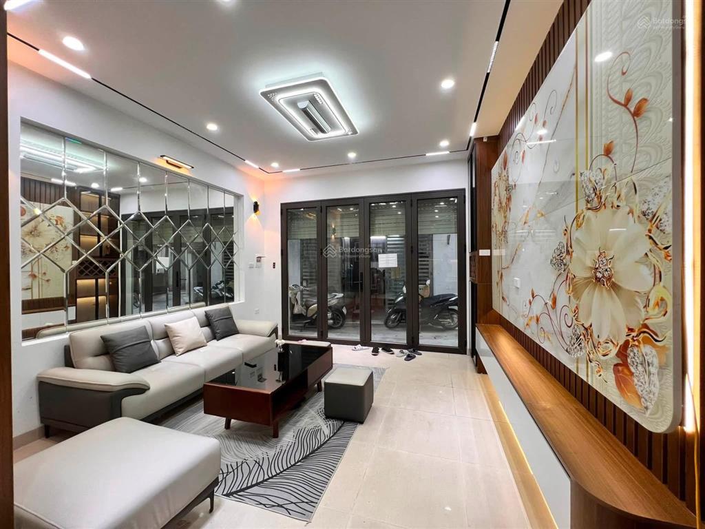 Bán nhà cầu giấy giá đầu tư chỉ nhỉnh 8 tỷ, sổ vuông 48m x 5 tầng, 2 thoáng, ngõ thông cách phố 10m