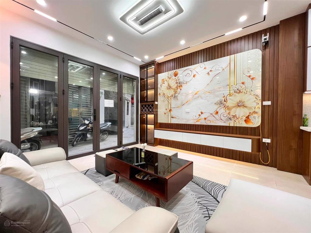 Bán nhà cầu giấy giá đầu tư chỉ nhỉnh 8 tỷ, sổ vuông 48m x 5 tầng, 2 thoáng, ngõ thông cách phố 10m